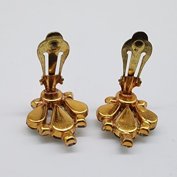 Vintage Austrian Rhinestone Clip-on Earrings on Gold Tone Metal Green and Irides - Picture 10 of 15